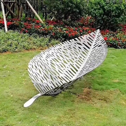 大型不銹鋼鏤空樹(shù)葉雕塑造型