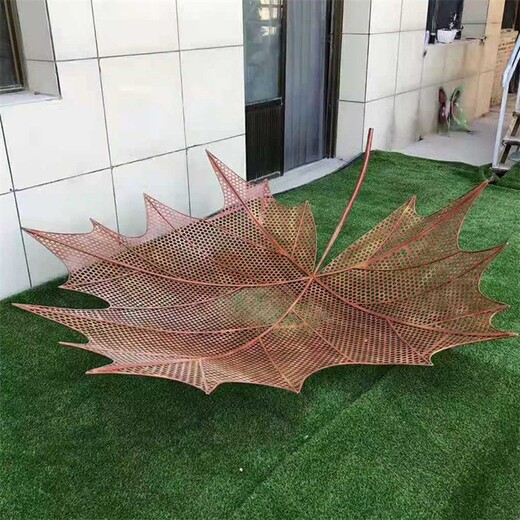 生產不銹鋼鏤空樹葉雕塑裝飾