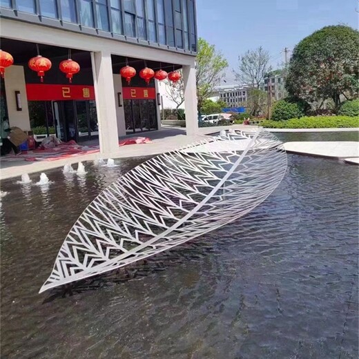地產(chǎn)不銹鋼鏤空樹葉雕塑廠家
