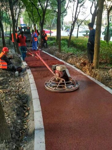 无积水透水混凝土路面现场免费教学,真石丽