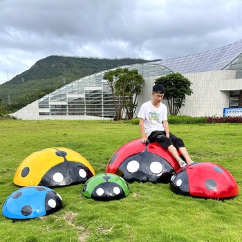 廣場七星瓢蟲雕塑造型