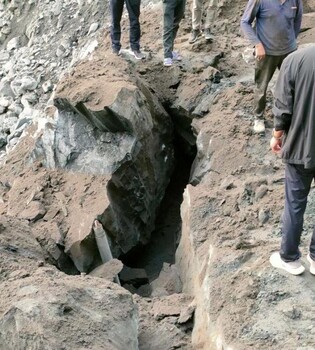 广东云浮煤矿井下裂岩二氧化碳爆破