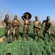 铸铜农耕人物雕塑图