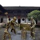 饭店民俗文化仿铜人物雕塑定制厂家图