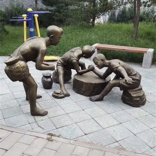 玻璃鋼童趣雕塑價(jià)格,校園兒童玩耍雕塑