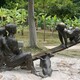 海南一家三口雕塑圖