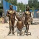 四川玻璃鋼一家三口雕塑廠家聯(lián)系方式玻璃鋼人像家庭雕塑定制產(chǎn)品圖