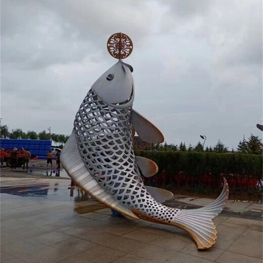 不銹鋼鏡面動(dòng)物雕塑，不銹鋼鯉魚(yú)雕塑定制
