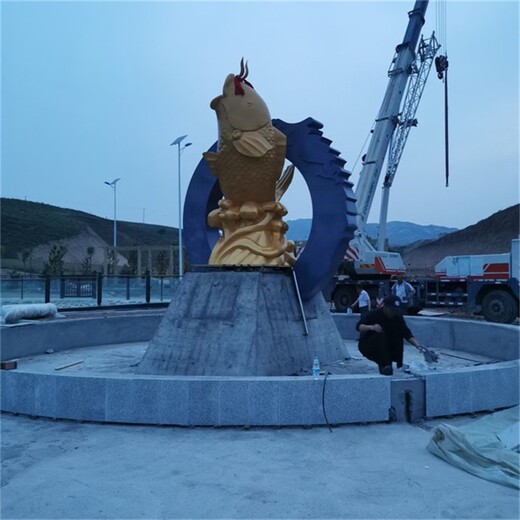 不銹鋼鏤空鯉魚雕塑生產(chǎn)廠家
