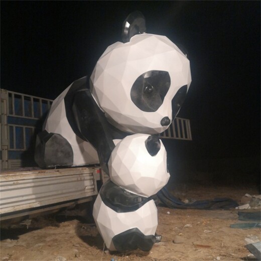 爬墙熊猫雕塑制作加工厂