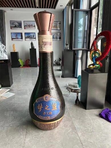 新疆玻璃钢酒瓶雕塑定制厂家