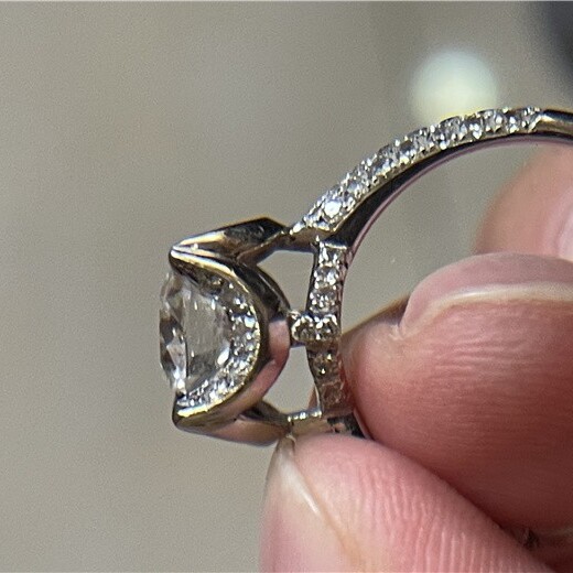 梁子湖区钻石戒指回收钻石回收价格