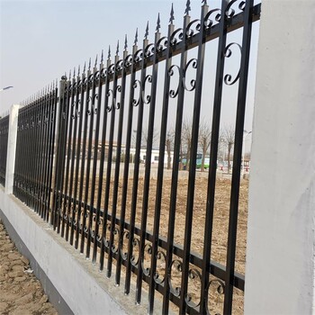 新疆围墙护栏厂区围墙防爬和田方管围栏厂家