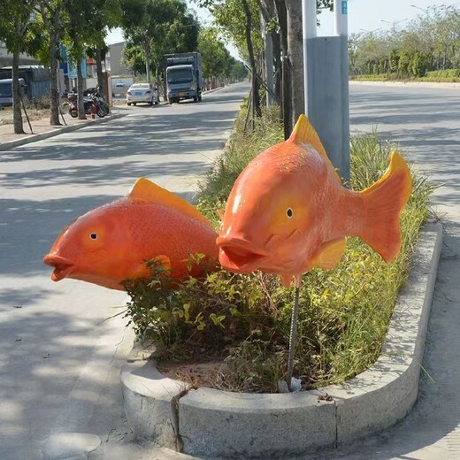 广场鱼雕塑模型