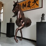 彩绘玻璃钢马雕塑免费报价