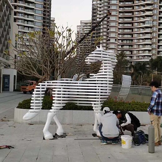 批发销售玻璃钢马雕塑大型景观