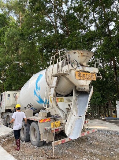 选择我们，给您工程深圳南山混凝土配套泵车