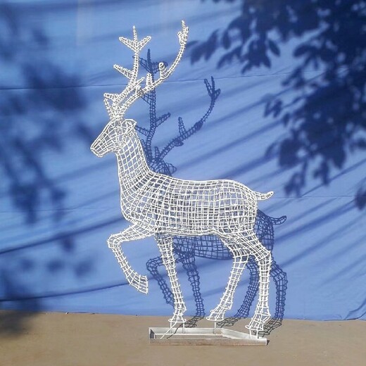 鋼絲網(wǎng)格梅花鹿雕塑小品
