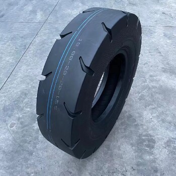 壓路機(jī)輪胎鴻鑫宇輪胎批發(fā)1000-20