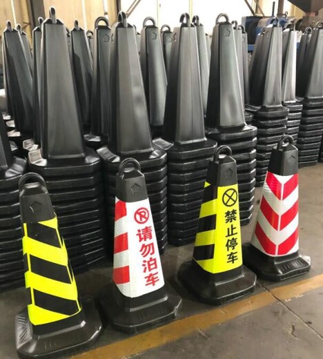 廣東防撞桶設(shè)備交通設(shè)施吹塑機