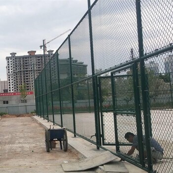 新疆护栏网厂家新疆球场防护网规格介绍组装式围栏