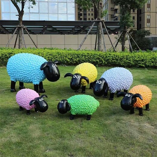 卡通羊雕塑制作