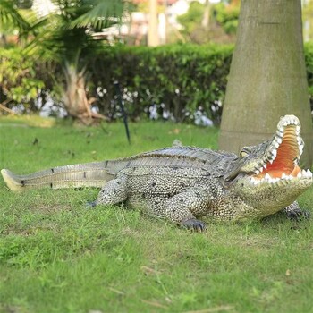 新疆玻璃钢鳄鱼雕塑定制厂家