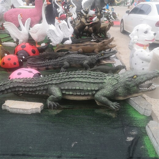 大型玻璃鋼鱷魚雕塑加工