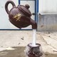 悬空流水茶壶雕塑图