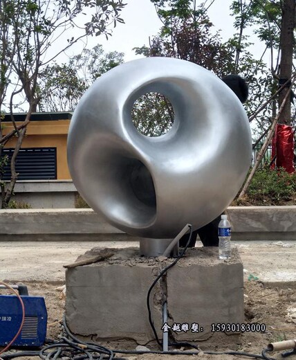 不锈钢圆环镂空球雕塑公司校园装饰雕塑金越厂家