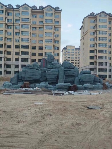 新疆设计水泥假山石厂家
