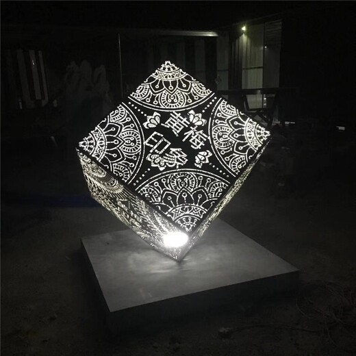 鏡面魔方雕塑鏤空發(fā)光正方體雕塑