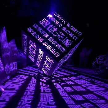 校園魔方雕塑鏤空發(fā)光魔方雕塑