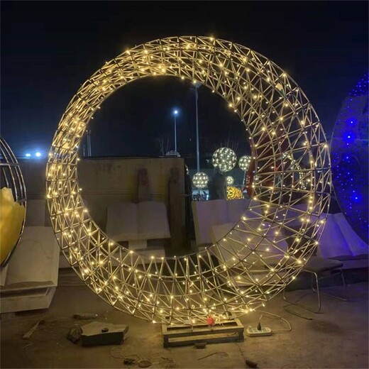 抽象不銹鋼圓環(huán)雕塑噴霧圓環(huán)雕塑定制加工廠