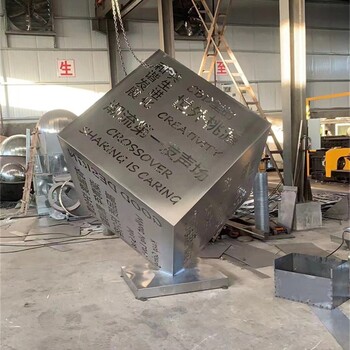 發(fā)光魔方雕塑鏤空發(fā)光正方體雕塑制作廠家