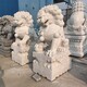 兩個石雕石獅子圖