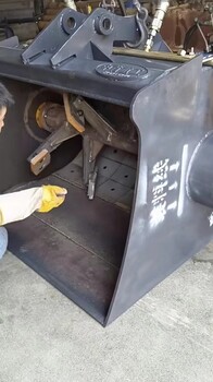 西城環(huán)保新款挖機改裝混凝土攪拌斗攪拌機