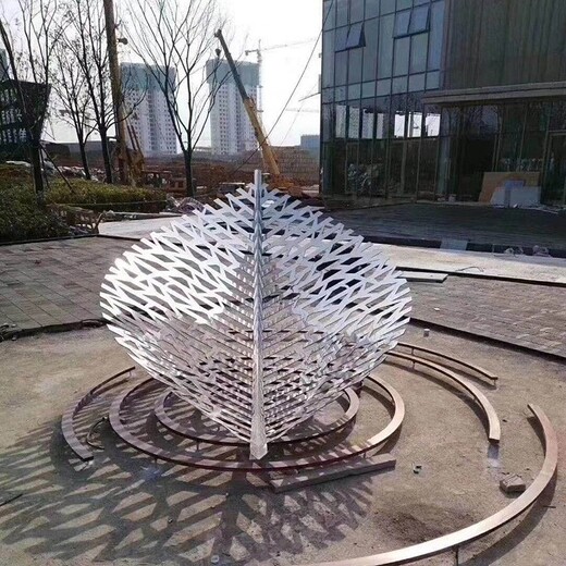 鏤空不銹鋼樹(shù)葉雕塑加工
