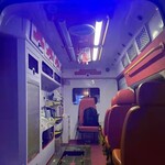 中医科病人救护车-民航医疗转运中心-呼吸机心电监护仪
