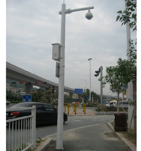 成都灯杆杆件生产厂家监控立柱杆/道路监控杆