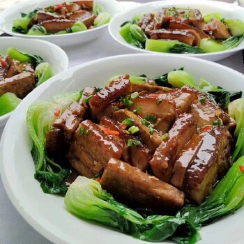 戶外草坪婚禮圍餐，開啟浪漫的夏日篇章｜深圳廚師上門