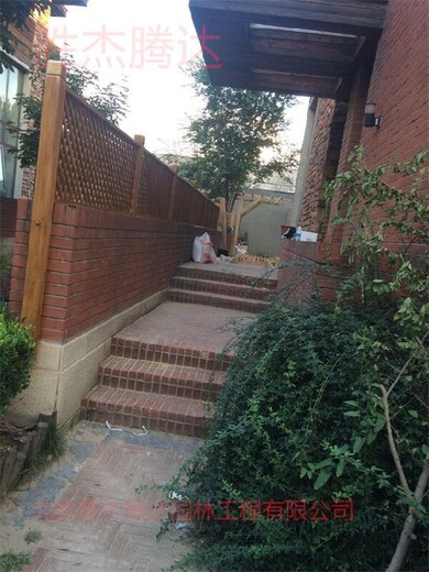 門頭溝花園庭院綠化設計碳化木柵欄
