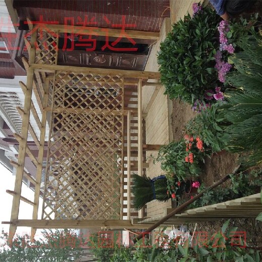 崇文家庭庭院绿化设计碳化木花架