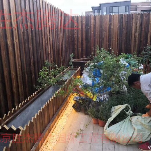 豐臺(tái)別墅庭院綠化設(shè)計(jì)防腐木柵欄
