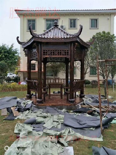 宣武別墅庭院綠化設(shè)計(jì)碳化木涼亭