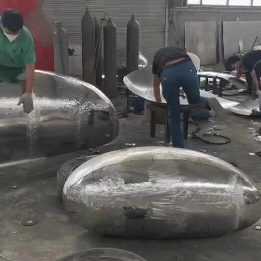 安裝不銹鋼鏡面鵝卵石雕塑施工方式,玻璃鋼雕塑