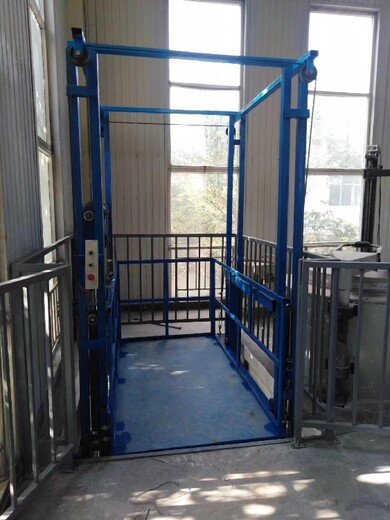 云南导轨式升降货梯厂家联系方式轨道式升降货梯