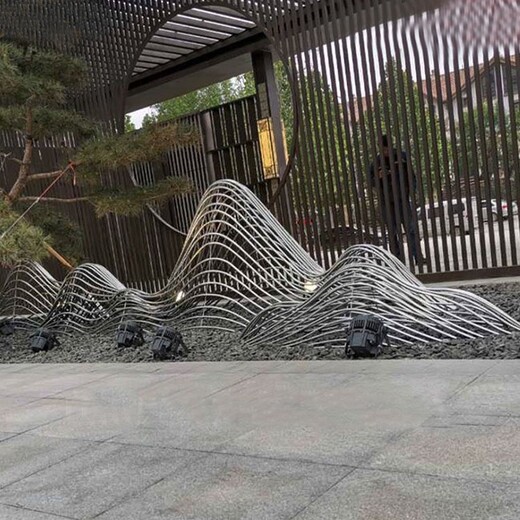 江西校园镂空不锈钢假山雕塑设计