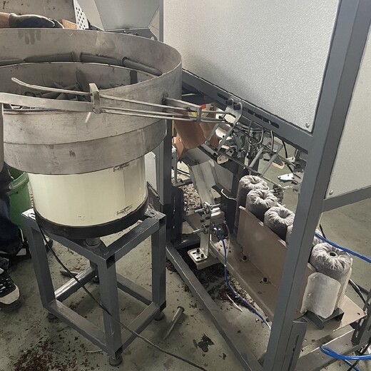江西香菇木耳装袋窝口一体机生产厂家食用菌程控回旋装袋机