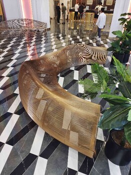 出售不銹鋼編織坐凳雕塑聯(lián)系方式,制作不銹鋼編織坐凳雕塑廠家